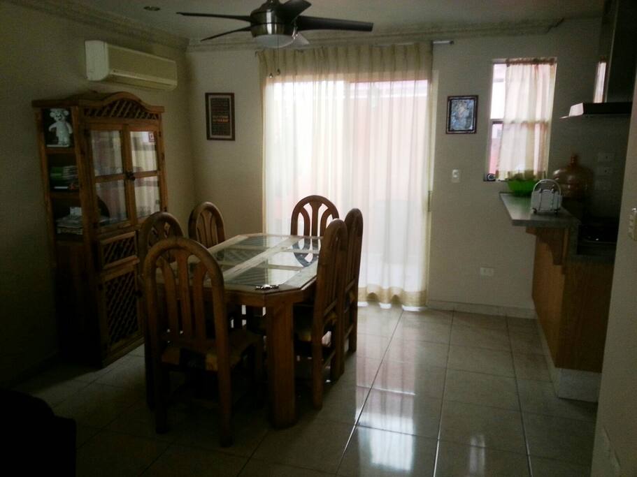 Dinningroom common area,