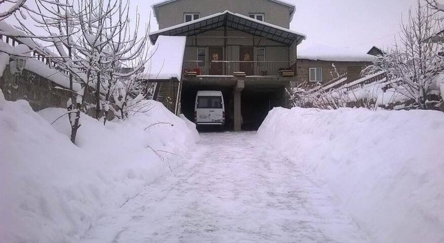 Цахкадзор зима коттеджи