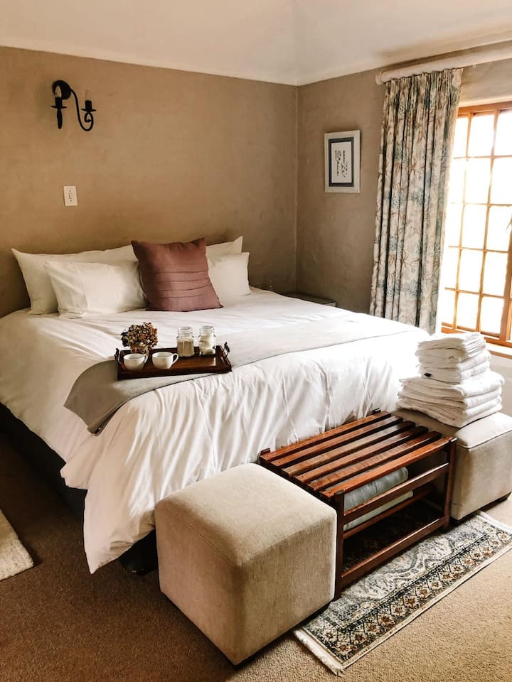 غرفة النوم الثانية - في الطابق السفلي.