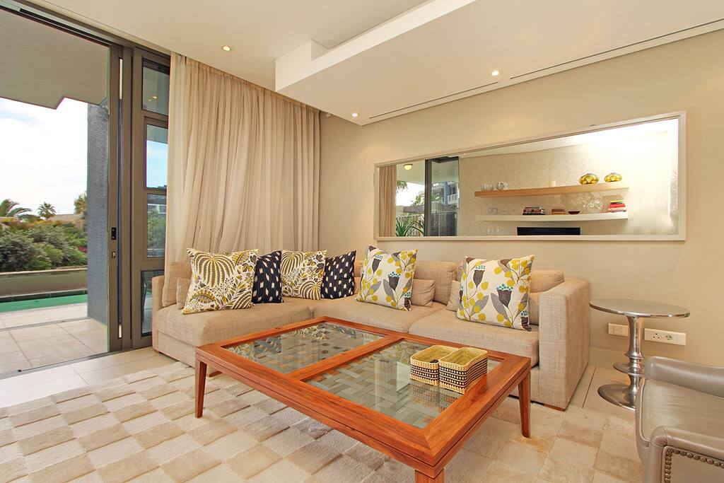 Lounge/Terrace out to private pool
