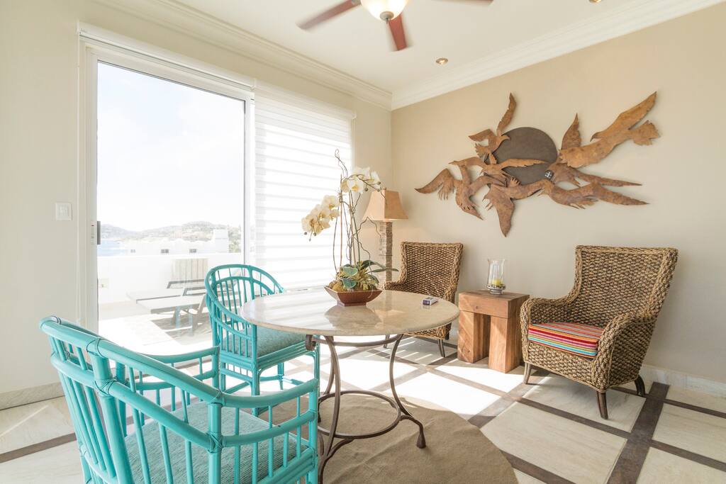 Sitting/card table area
