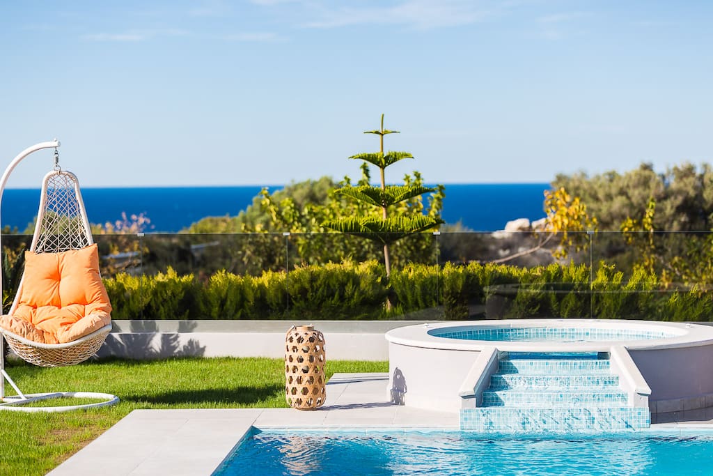 The outdoor area of Villa Anna Maria offers unobstructed sea views!