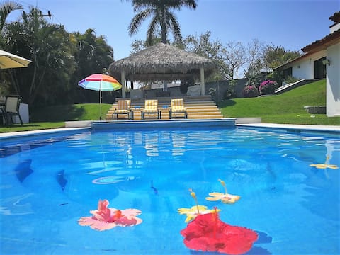 Top performing Airbnb: Bungalow with garden and private pool Pet friendly in Alpuyeca