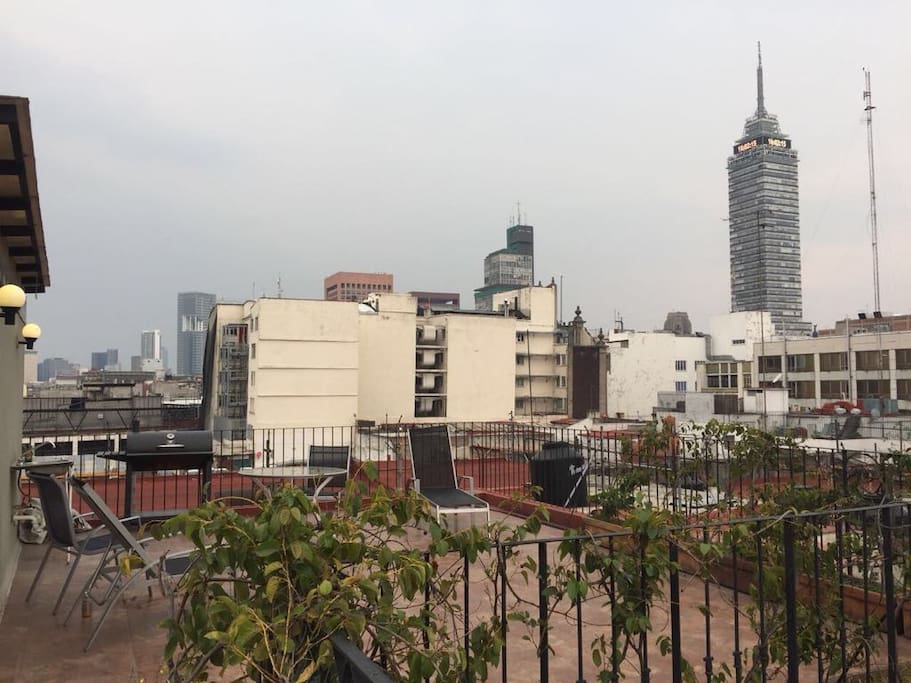 Terraza con vista a la emblemática torre latinoamericana