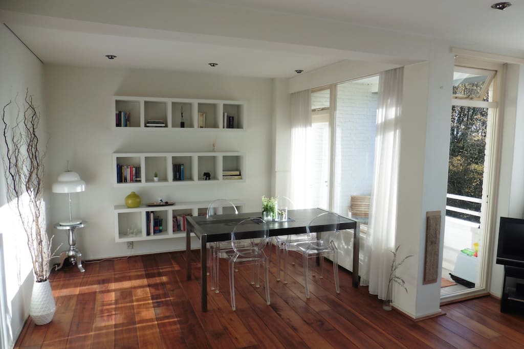 Sunny 30 m2 living and dining room