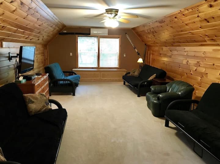 Loft con 4 futones completos que se abren hasta 8 personas