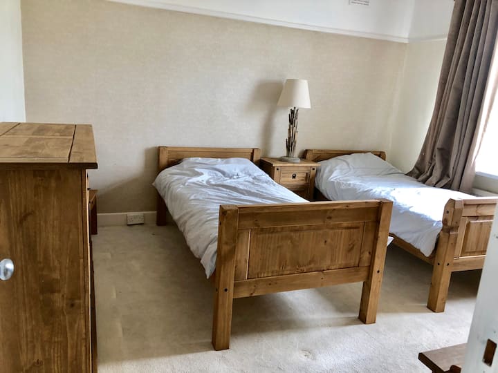Nice Spacious Twin Room Near Bournemouth Garden - Bournemouth