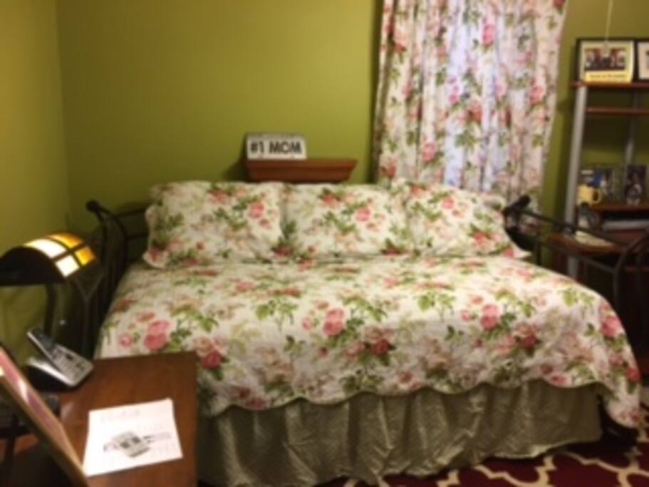 Cozy, quiet room!