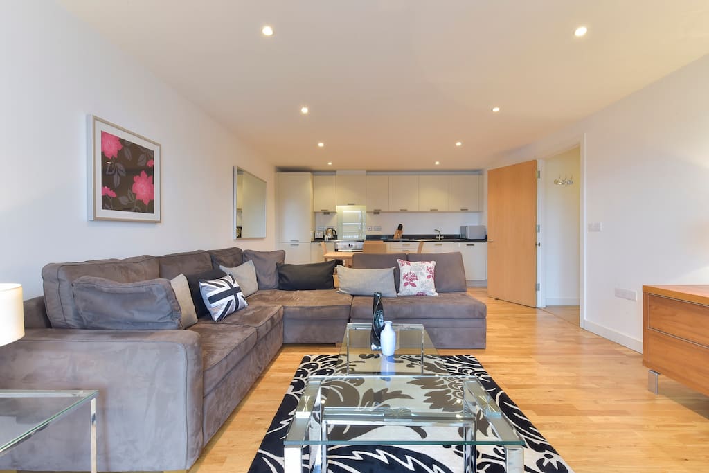 Open Plan Kitchen & Lounge