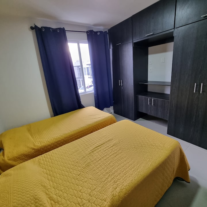 3ème chambre avec 2 lits simple et placard