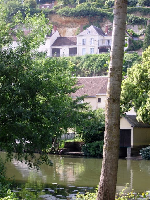 La maison vue de la Rivière