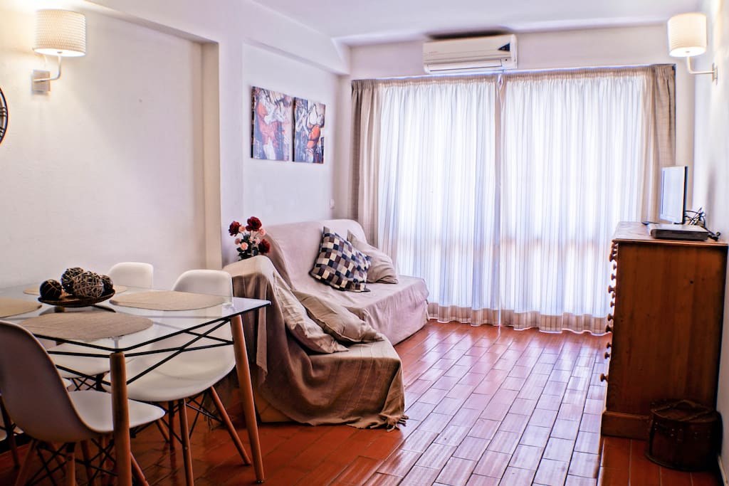 Sala com sofá cama de casal