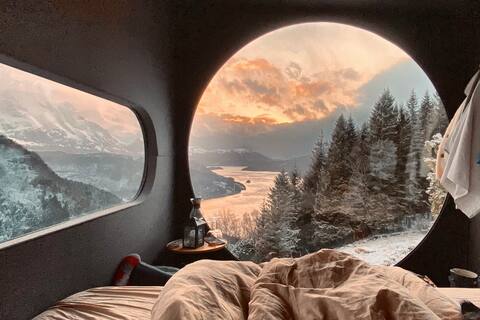 Amazing view of fjord & mountains glamping Birdbox