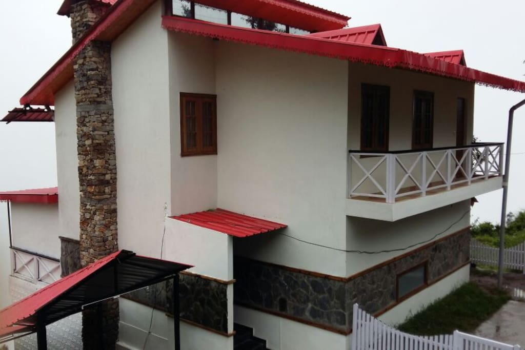 SIDE VIEW COTTAGE