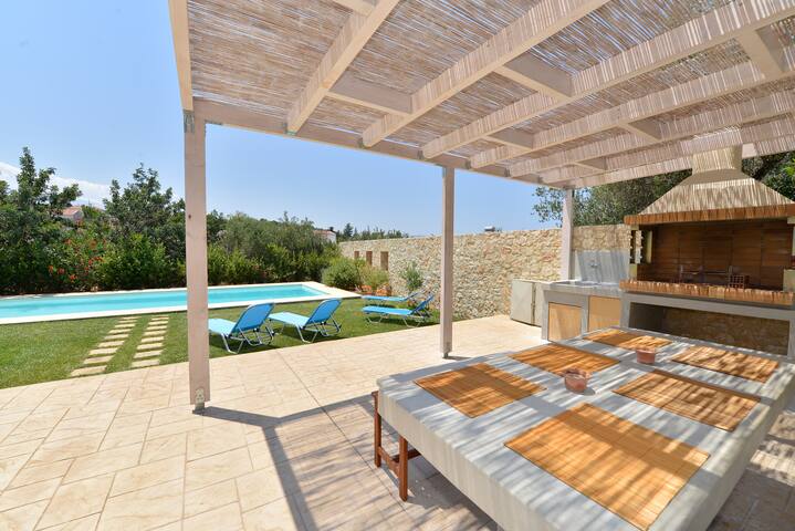 Keronia Villa, cozy villa with private pool gallery image 2