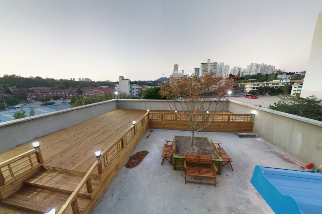 ROOF GARDEN