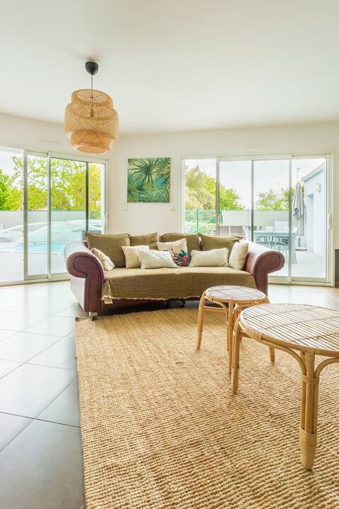 Villa Piscine 300m from the ocean, sleeps 14