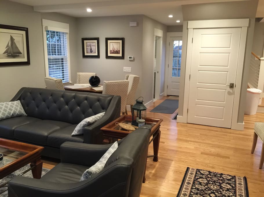 Living Room/Dining Area