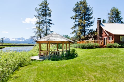 Salmon River Home on the Banks of the Salmon River