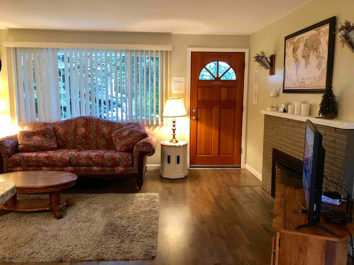 Newcastle Home. Vacation/work Travelers Welcome - Bellevue, WA