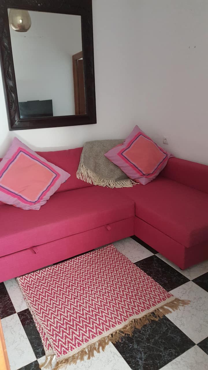 ეს მრავალფუნქციური სივრცე შესაძლოა იქცეს მყუდრო დასასვენებელ კუთხედ ან მესამე საძინებლად (არის ორადგილიანი გასაშლელი დივანი). ის მოიცავს სათავსოსა და საწოლის ადგილს, ხოლო მასზე წვდომა შესაძლებელია მთავარ საძინებელში შესვლისას. 