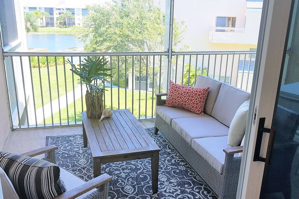 Enjoy Ocean Breezes & Lake Views-Easy Walk to Beach