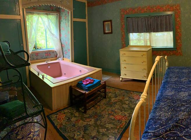 Enchanted Cottages Birdsong Bungalow Cottages For Rent In Eureka
