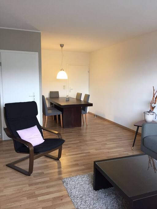 Essbereich vom Wohnzimmer aus betrachtet