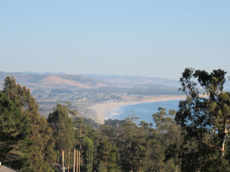 This view is a 3 minute walk from the house. Plenty of good walks and trails in the neighborhood