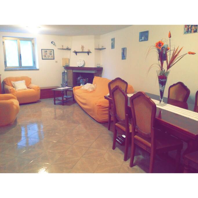 Sala con camino - Apt 1