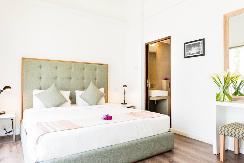 Captain Room