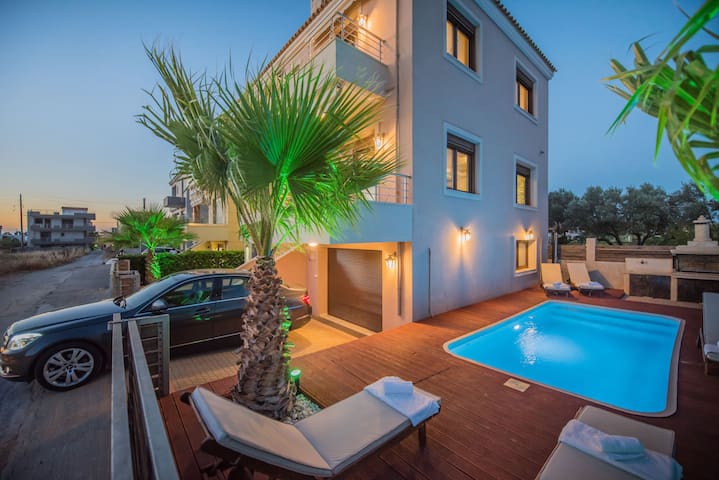 Villa Pellina 100 m from the beach.Private pool