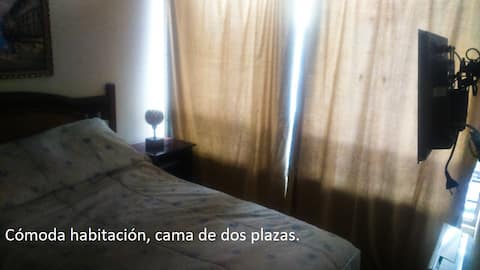 Solo Habitación baño privado sector Metro moneda.