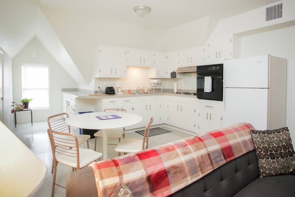 KITCHEN ADJACENT TO LIVING ROOM