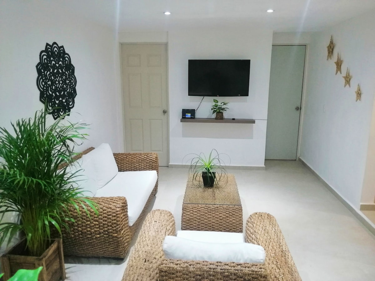 Top Airbnb: A nice little house 500 meters from the ferry to Isla Mujeres. en Supermanzana 74