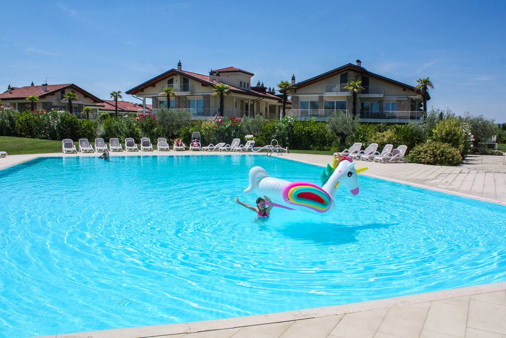Big swimming pool right in front of the appartment