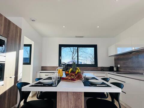Spacious and contemporary 4 bedroom house