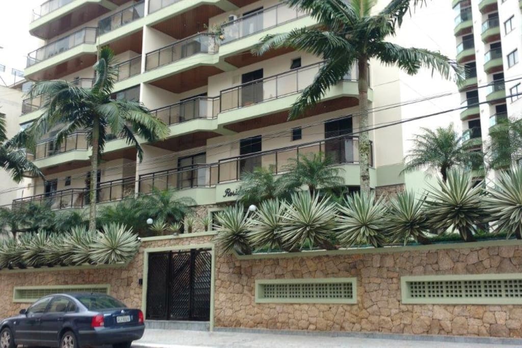 Frente entrada Residencial Toreno