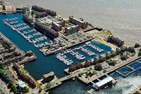 Lovely waterfront apartment