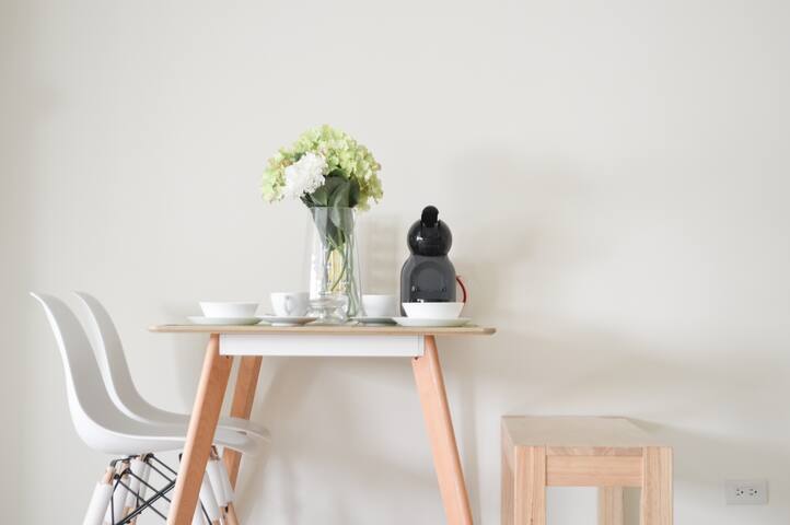 [大安區]超讚房東！日系無印風~東區地鐵3分鐘，忠孝SOGO，誠品，電梯，2套衛浴、嬰兒床、遊戲區。 gallery image 5