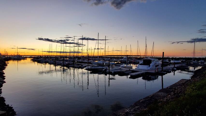 Family/Pet Friendly 3BRM Cottage/FREE Beach Pass gallery image 3