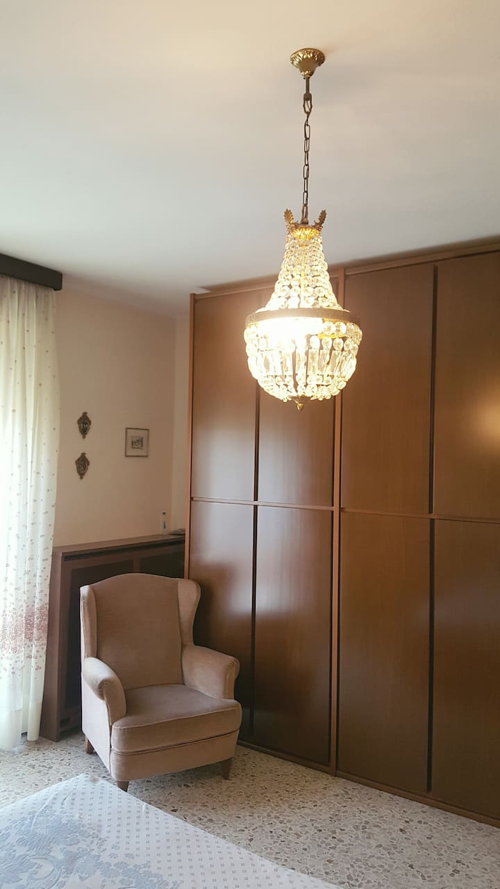 1°C ორადგილიანი საძინებელი კუთხის კარადით