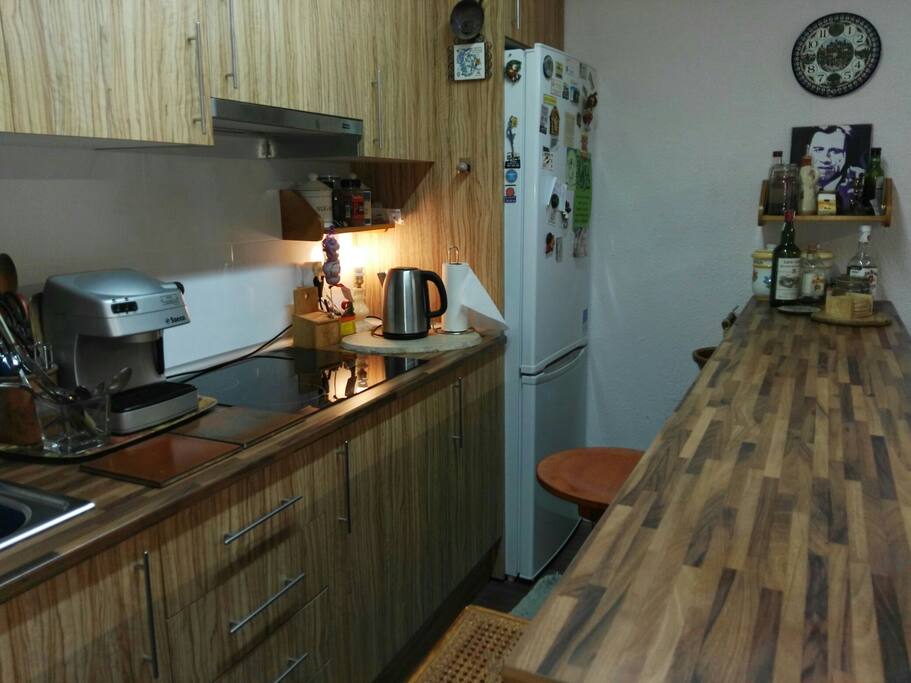 kitchen and breakfast bar