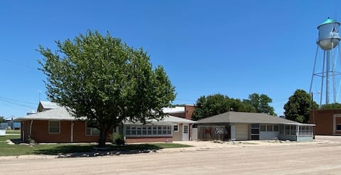 Home`305 Agra Lodge, House/Garage Over 1,300 Sq.Ft