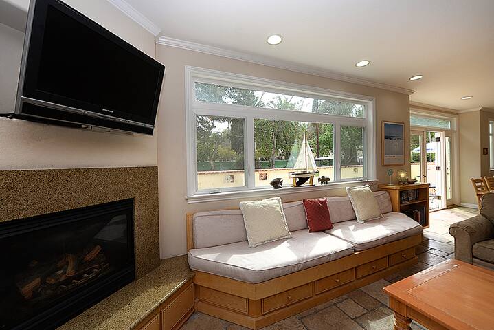 357CL: Most Popular 5bd home in Avalon! gallery image 3