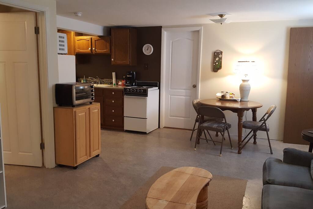 Common kitchen to be shared when we have guests in our other guest room. Kitchen fully equipped with full size refrigerator, oven/range, microwave, toaster oven. We serve homemade muffins for breakfast~