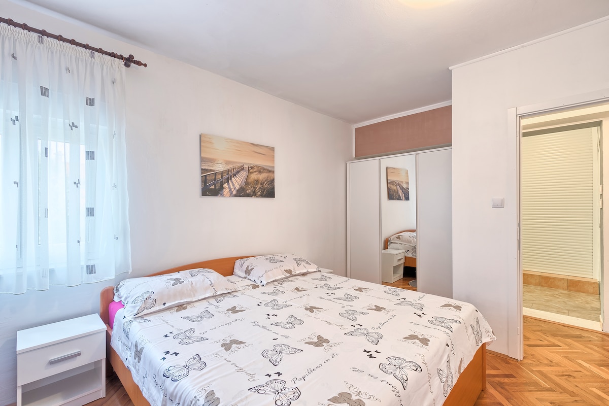 Chumba cha kulala chenye kitanda 180*200, kabati kubwa