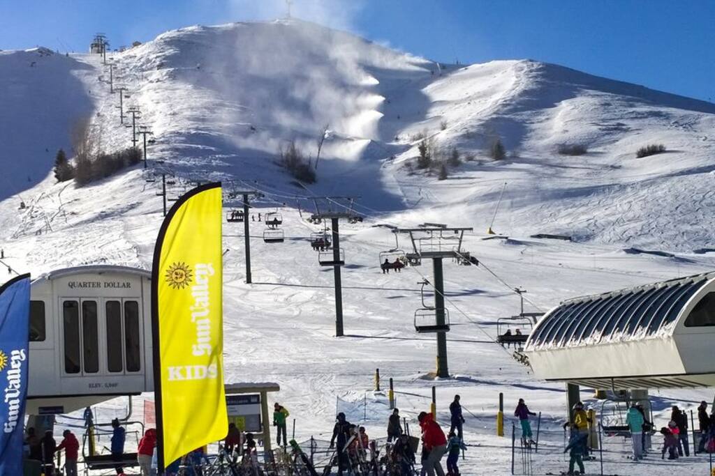 Dollar Mountain, 10 Min walk or free bus ride away