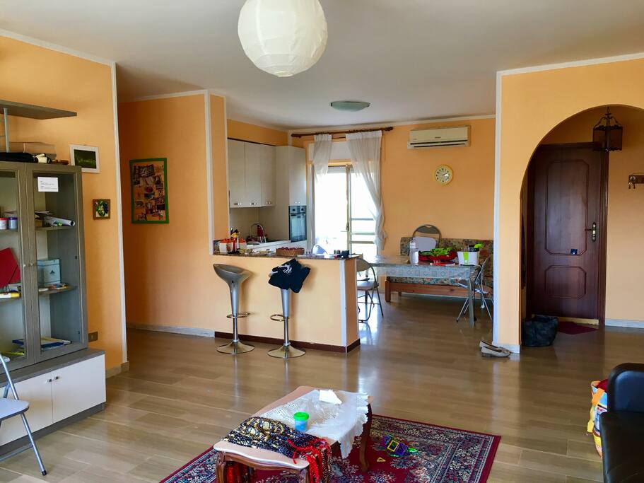 Big space area between kitchen and living room
