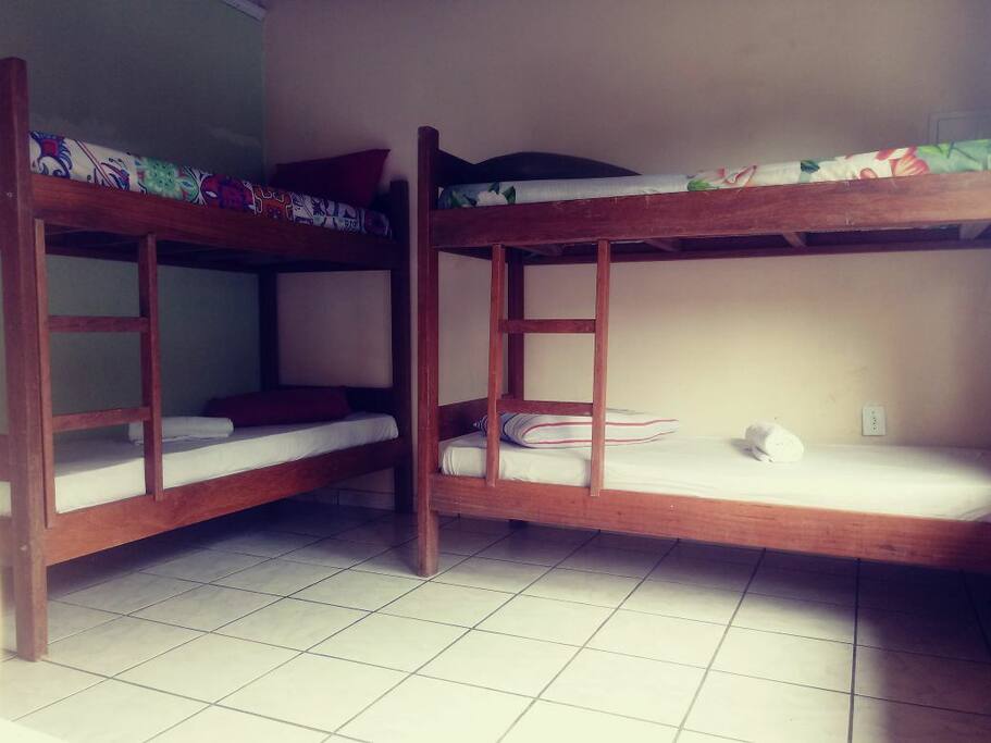 QUARTO COMPARTILHADO 6 PESSOAS